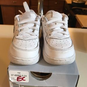 Nike force 1 toddler sneaker shoes.
